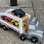 JaBaDaBaDo W7152 Kinder Holz Autotransporter Sportwagen Grau personalisiert Spielzeug Name